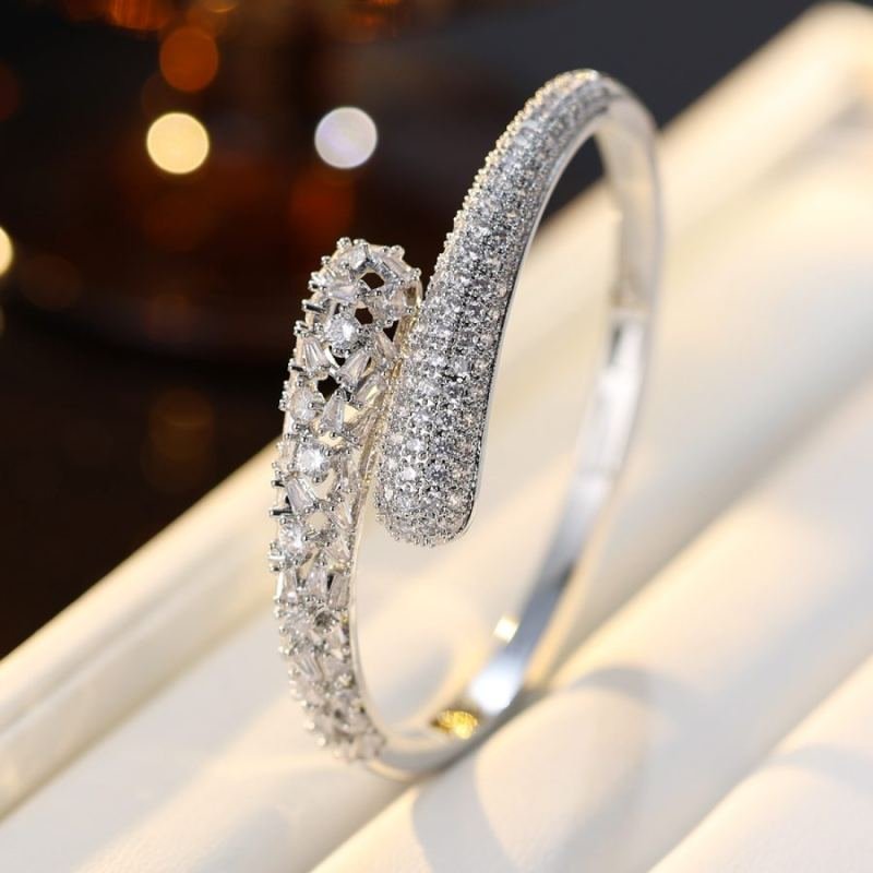 Fashionable And Popular Geometric Full Zirconia Open Luxury Exquisite High-End Fashion Bracelet And Ring Set With A Unique European Style